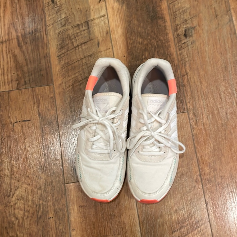 Women’s adidas tennis shoes size 7